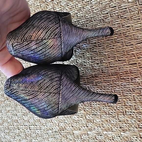 RANGONI FIRENZE rainbow metalic all leather heel.  Pointed toe.  Size is 9. - Picture 3 of 12